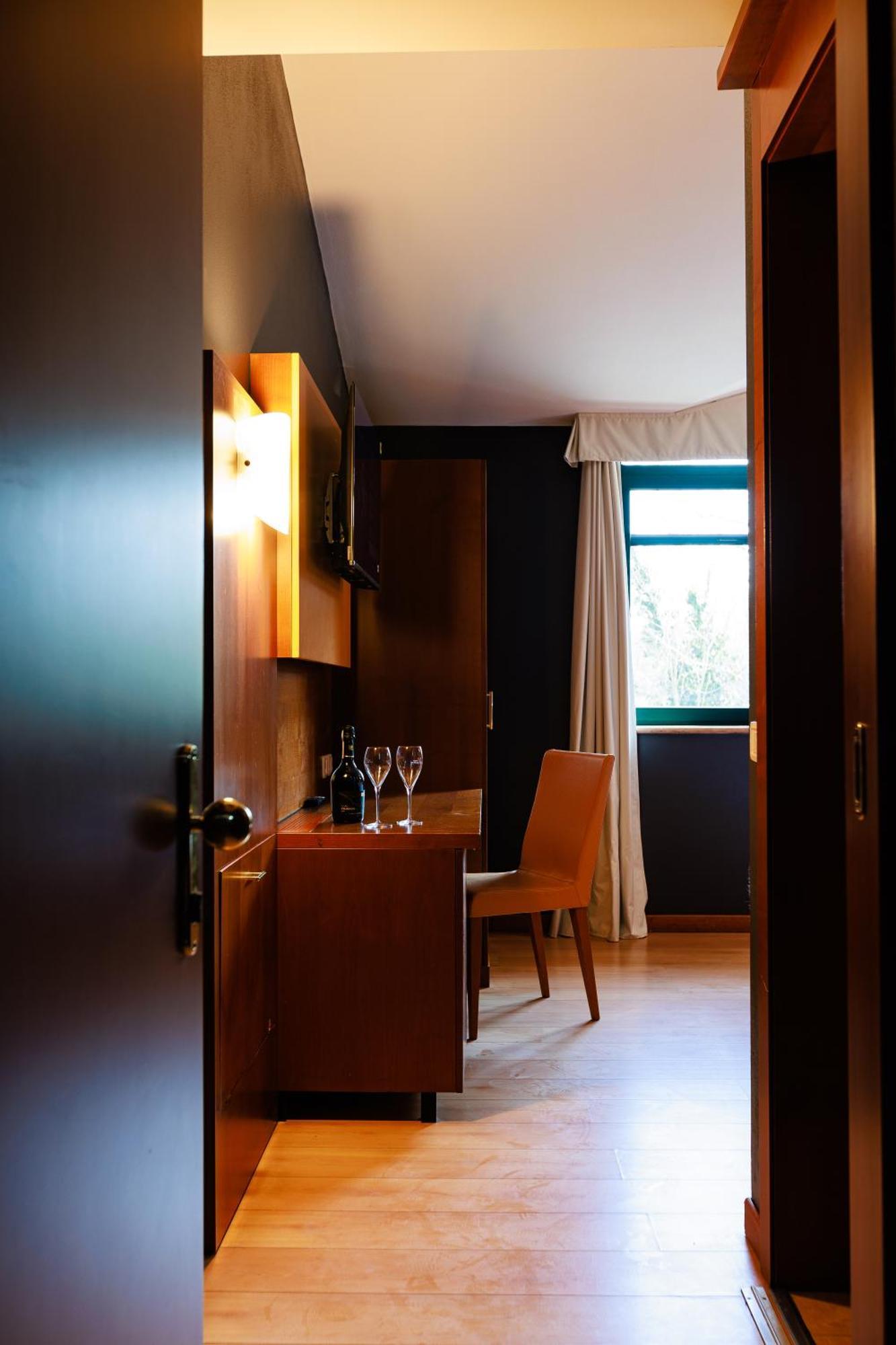 Hotel Villa Delle Rose - Malpensa Oleggio Bagian luar foto