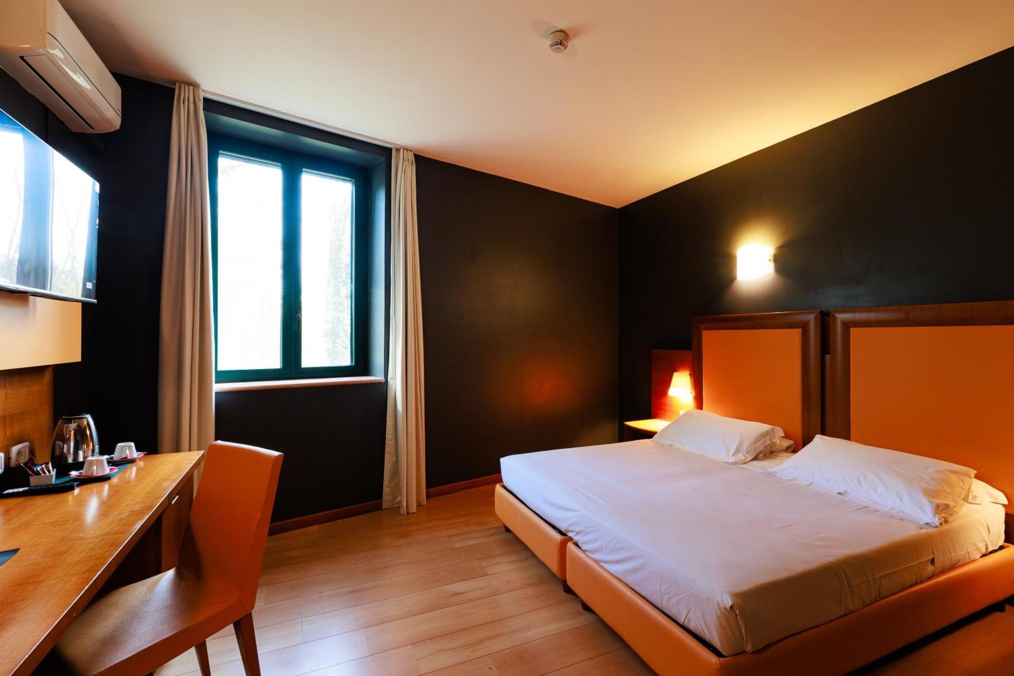 Hotel Villa Delle Rose - Malpensa Oleggio Bagian luar foto