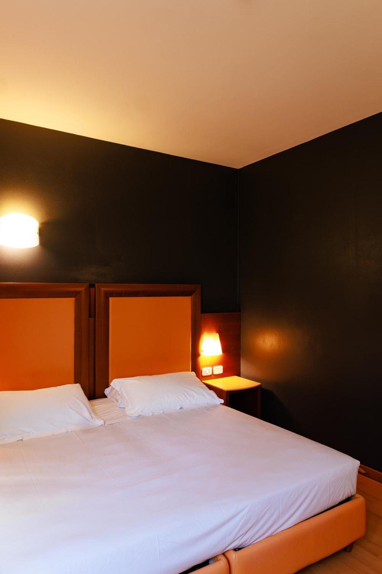Hotel Villa Delle Rose - Malpensa Oleggio Bagian luar foto