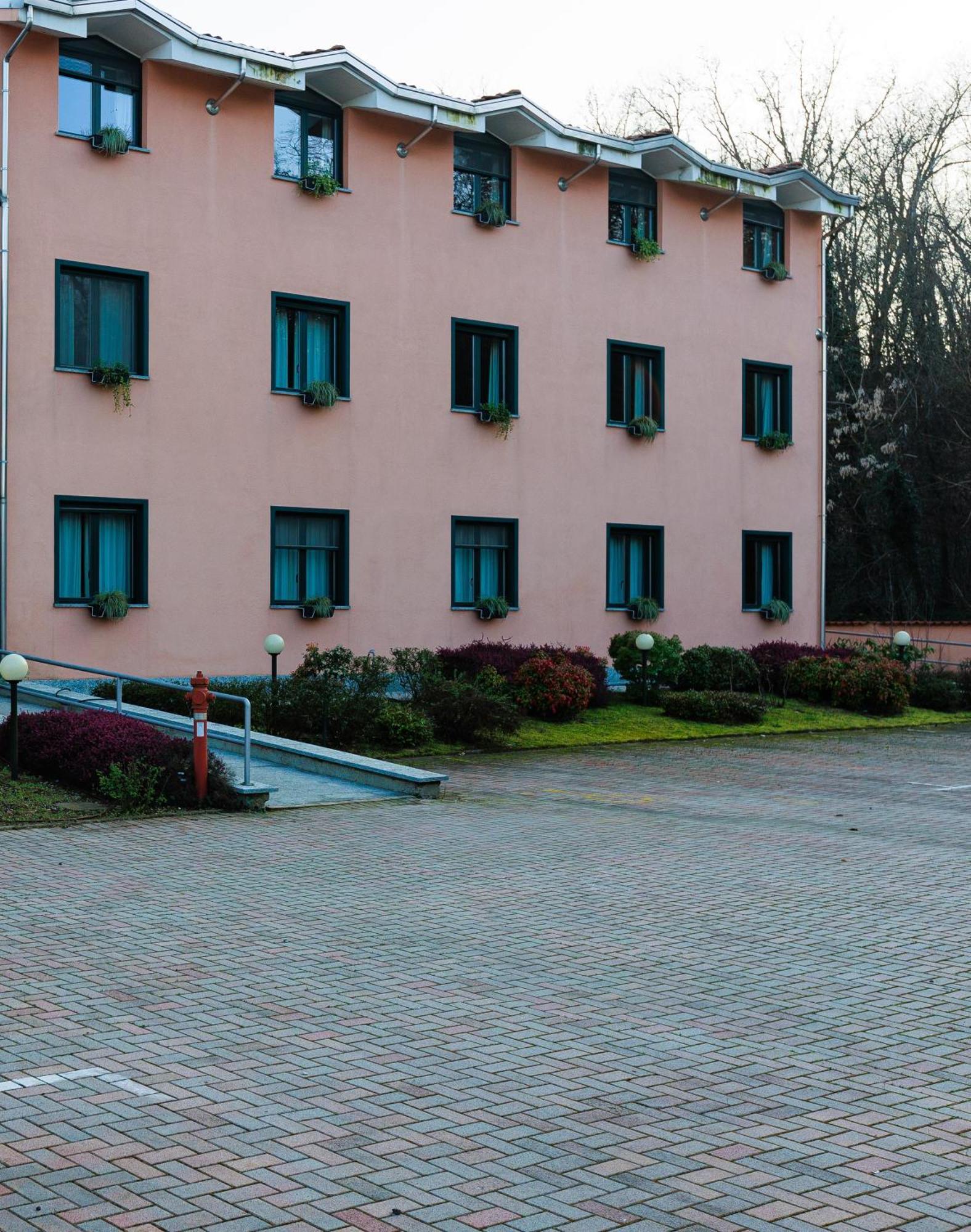 Hotel Villa Delle Rose - Malpensa Oleggio Bagian luar foto