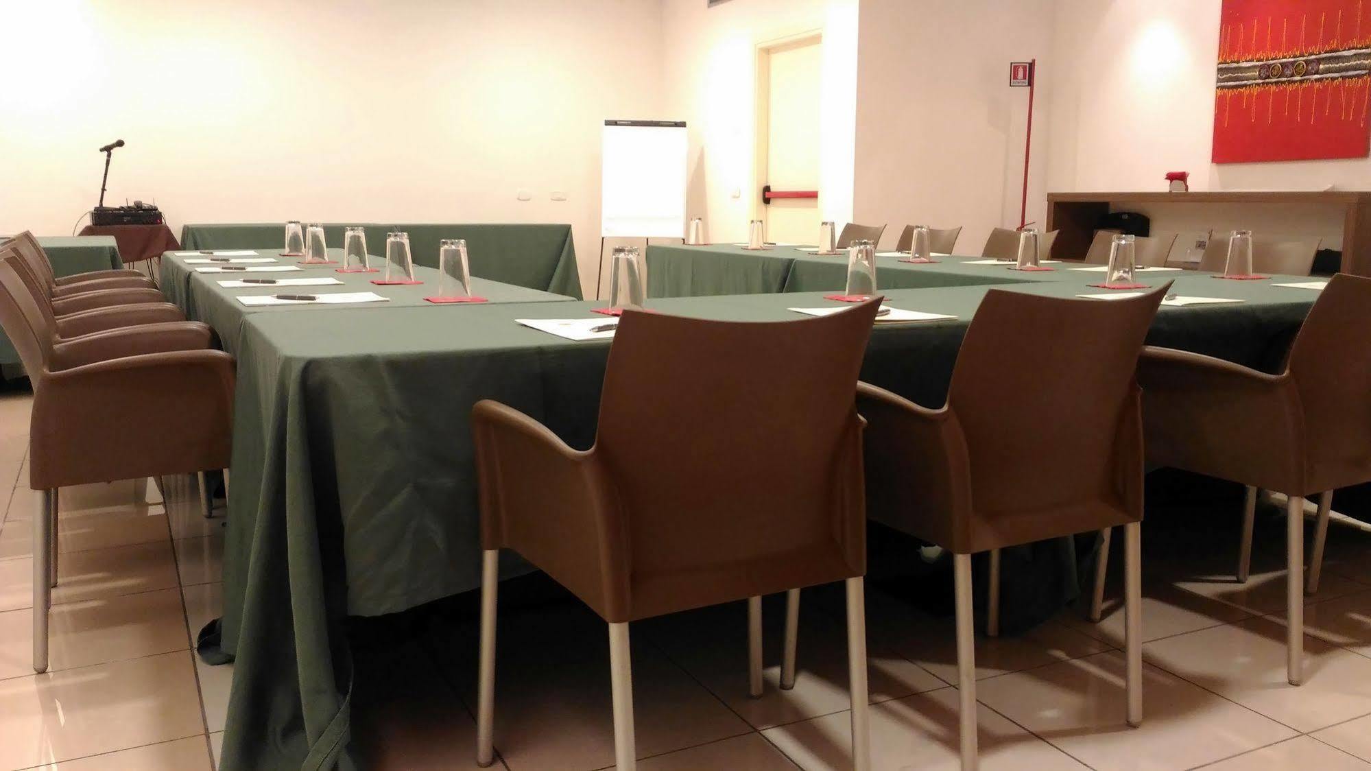Hotel Villa Delle Rose - Malpensa Oleggio Bagian luar foto